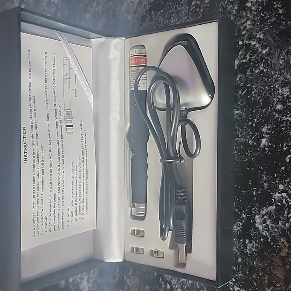 Laser light with rechargeable plug - Picture 2 of 2